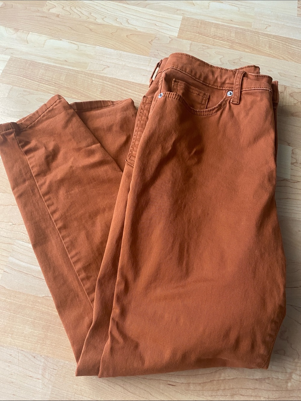 Women’s Straight Leg stretch jeans in Rust Brown